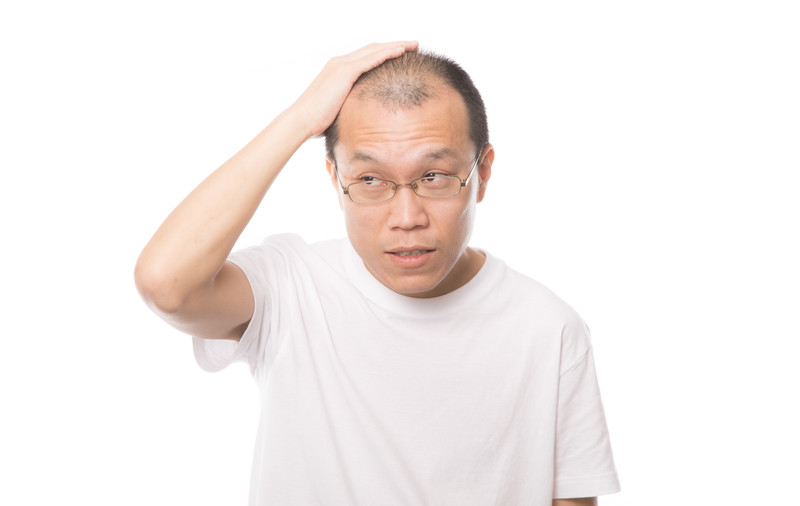 新興国の通貨に不安を感じるおじさん